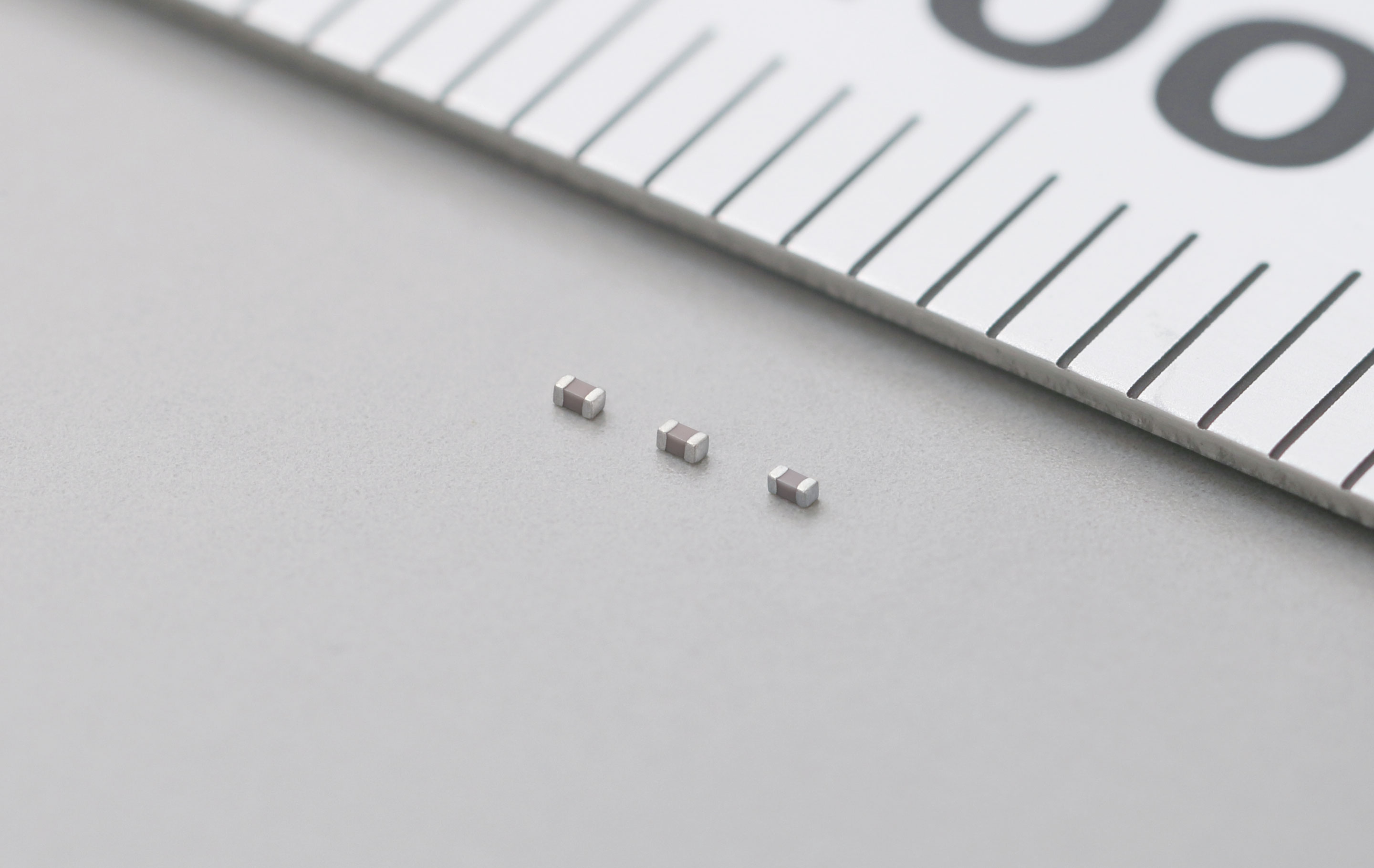 ww5 introduces 0201 inch size 100 V low loss multilayer ceramic capacitor